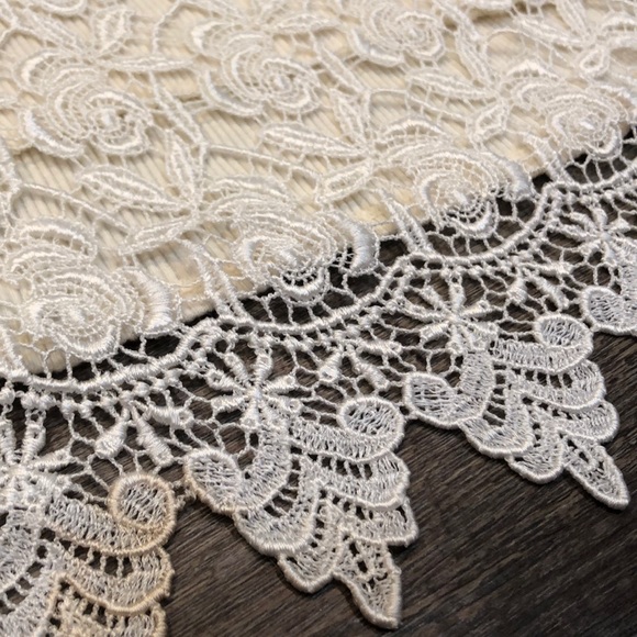 Lace crop top - Picture 3 of 3